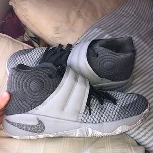 NIKE KYRIE EDITION BASKETBALL SHOES!!